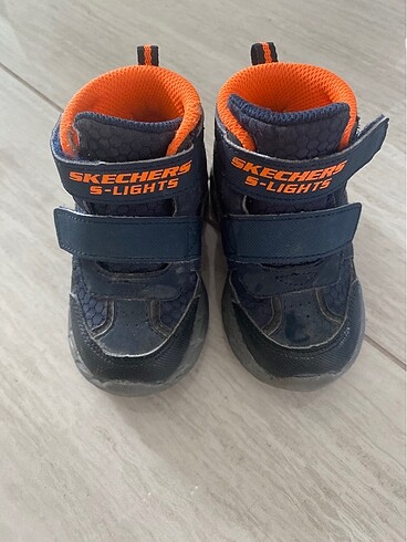 22 Beden Skechers erkek çocuk ayakkabısı