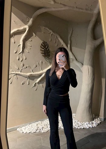 Beyaz V Yakalı Uzun Kollu Crop Top - Görsel 2