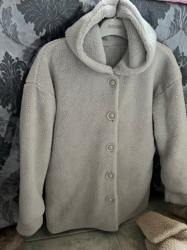 Gri Kapüşonlu Sıcak ve Rahat Kadın Ceketi - Görsel 2