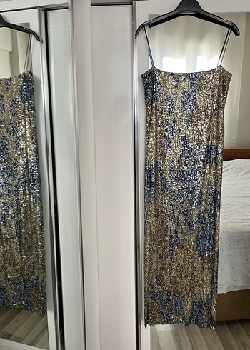 Drapeli Altın Renk Yılan Desenli Uzun Abiye Elbise - Görsel 3