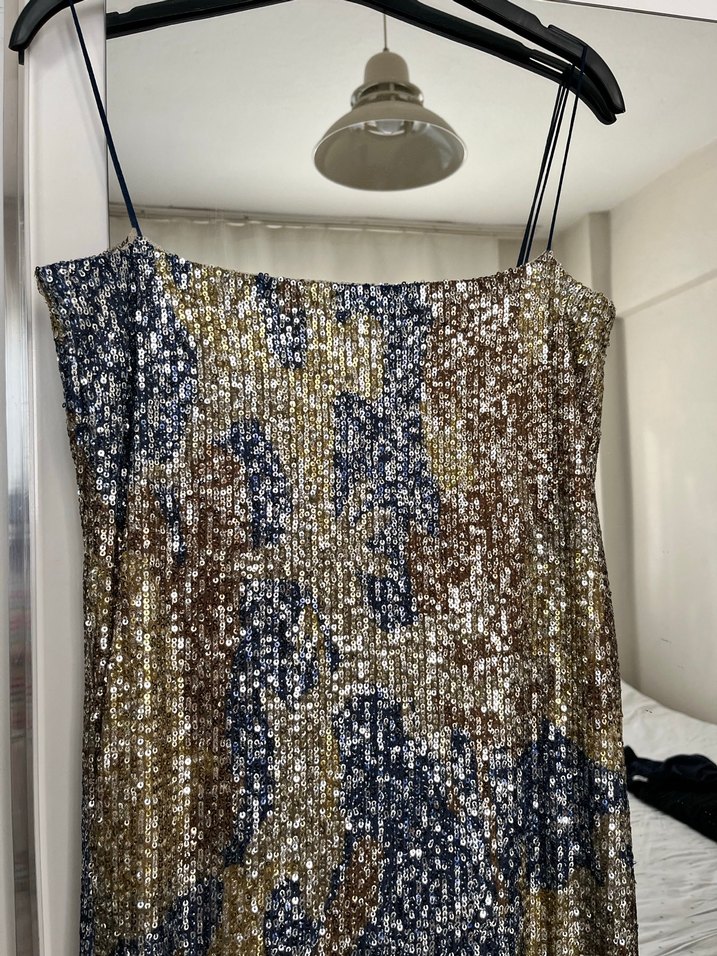 Drapeli Altın Renk Yılan Desenli Uzun Abiye Elbise - Görsel 2