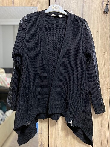 LC Waikiki Asimetrik kesim hırka