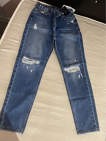 Trendyol Milla Yırtık Detaylı Mom Jeans