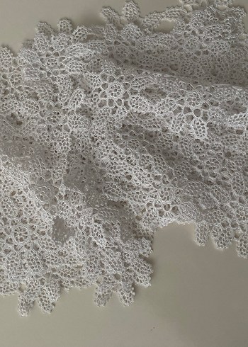 Beyaz Dantel El İşi Motifli Kare - Görsel 3