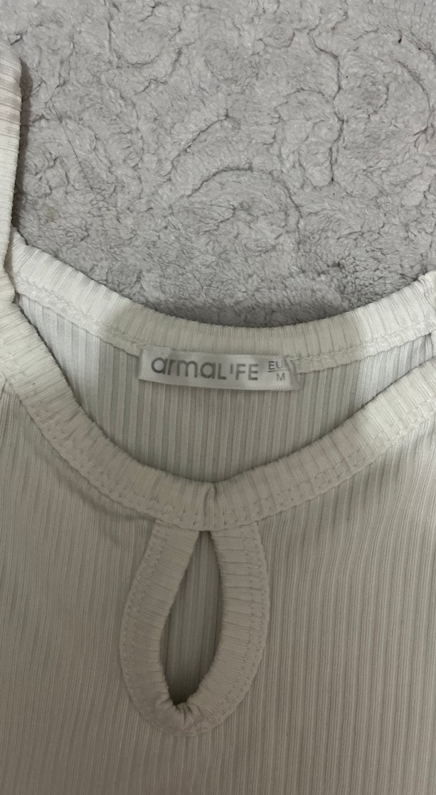 Beyaz Yüksek Yakalı Kadın crop - Görsel 2