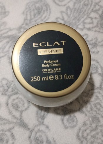 Oriflame Eclat Femme Parfümlü Vücut Kremi 250 ml