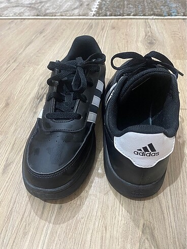 37 Beden siyah Renk Adidas ayakkabı