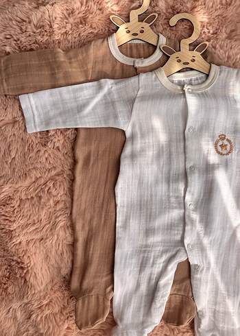 9 Ay Beden Kahverengi Nakışlı Müslin Bebek Tulum