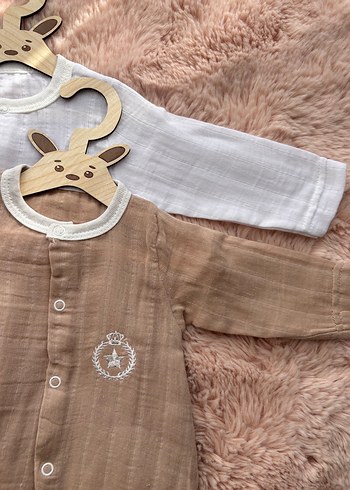 Kahverengi Nakışlı Müslin Bebek Tulum