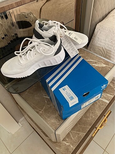 36 Beden beyaz Renk Orijinal Adidas ayakkabı hafif rahat ve şık