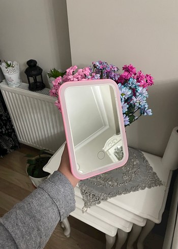 Pembe Dokunmatik LED Masaüstü Makyaj Aynası