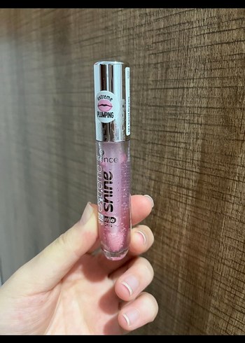 Beden Essence Parlak Pembe Lipgloss