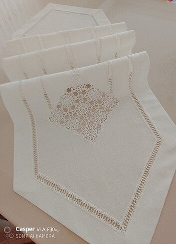 Beden Kolberli dantelli runner set
