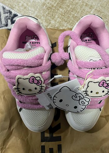 BERSHKA Pembe Hello Kitty Kadın Sneakers