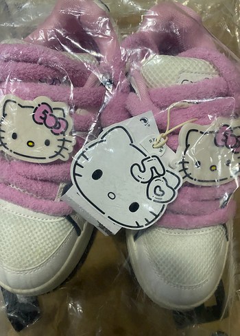 37 Beden pembe Renk BERSHKA Pembe Hello Kitty Kadın Sneakers