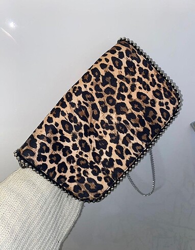 Beden Bershka leopar çanta
