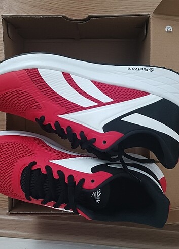 42 Beden kırmızı Renk Reebok