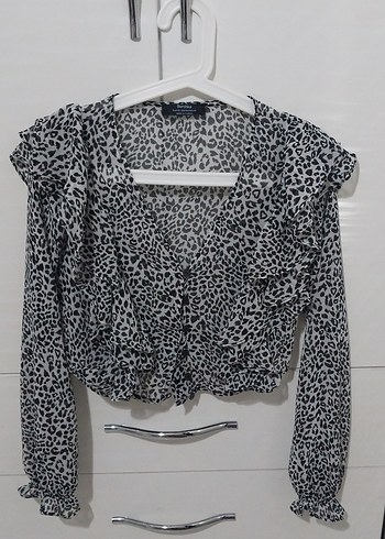 Düğmeli V Yaka Zebra Desenli Mini Bluz