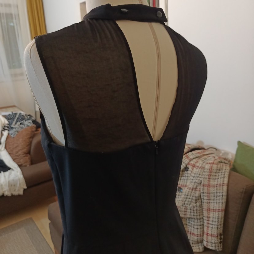 Kolsuz Siyah Midi Tulum - Gotik Stil - Görsel 4