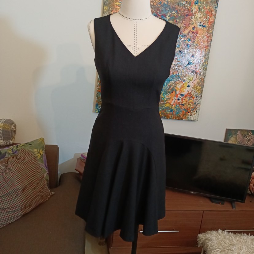 Siyah V Yakalı Uzun Kesim Kadın Elbise - Görsel 2