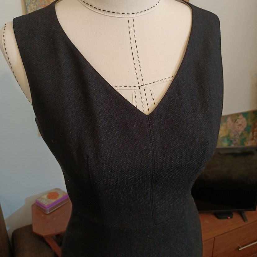 Siyah V Yakalı Uzun Kesim Kadın Elbise - Görsel 3