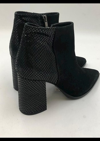 Zara Siyah Yilan Desenli Suet Topuklu Bot