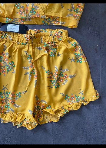 Sarı Viscon Baskılı Çiçekli Mini Bohem Crop Şort Takı - Görsel 3