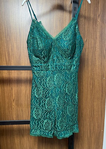 Yeşil Askılı Pul Payetli Desenli Mini Tulum Abiye - Görsel 3