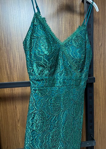 Yeşil Askılı Pul Payetli Desenli Mini Tulum Abiye - Görsel 4