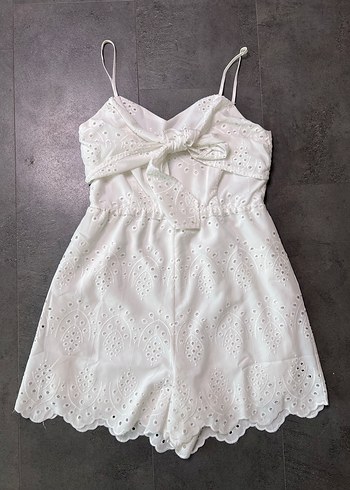 Askılı Beyaz Nakışlı Mini Dantel Tulum - Görsel 2