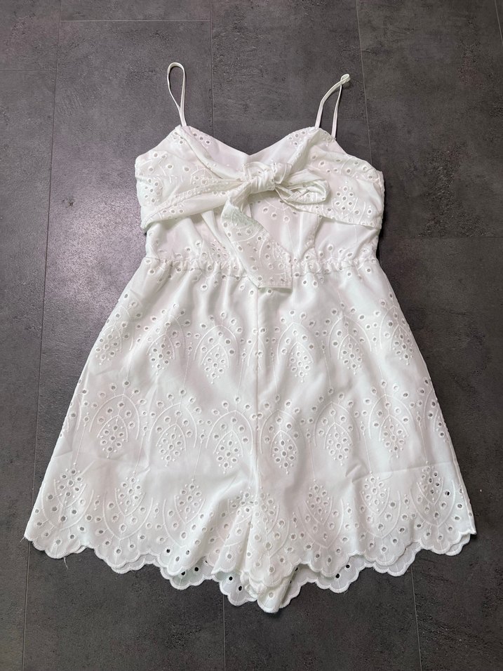 Askılı Beyaz Nakışlı Mini Dantel Tulum - Görsel 3