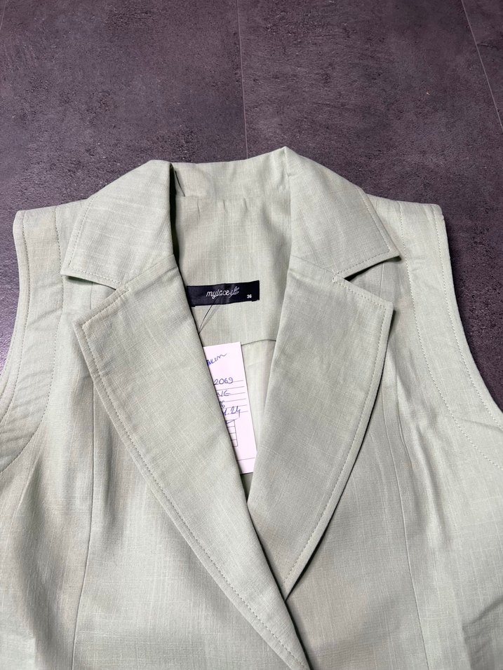 Pastel Yeşili Keten Düğmeli Kadın Kolsuz Yelek - Görsel 4