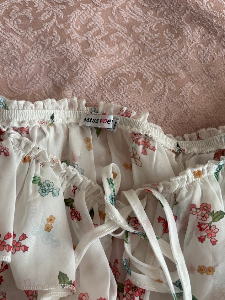 Beyaz Çiçek Desenli Straplez Bluz - Görsel 3