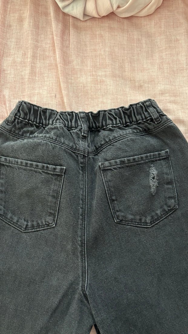 siyah yırtık detaylı jean - Görsel 3