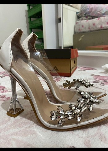 Beyaz Şeffaf Taşlı Stiletto Gelin Ayakkabısı