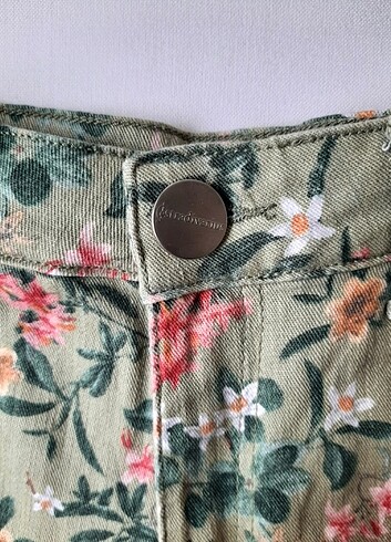 32 Beden Stradivarius çiçek desenli mini şort