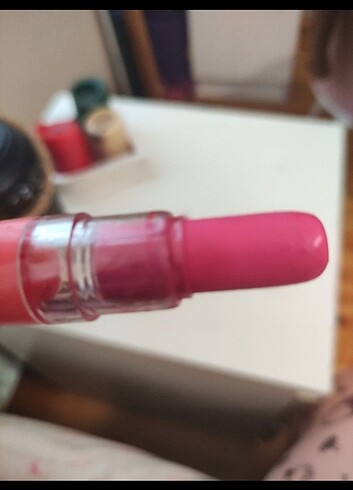 Beden pembe Renk Baby lips ve ruj