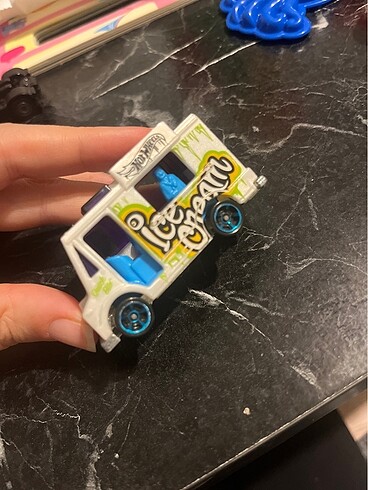 Hotwheels ice cream arabası