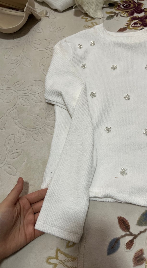 Nakışlı Beyaz Kısa Kollu Kadın Kazak - Görsel 2