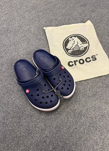 45 Beden lacivert Renk Crocs terlik Orjinal bez torbalı 36 45 arası numaralari mevcut