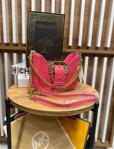 A Kalite Versace