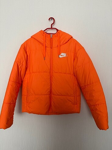 Nike mont