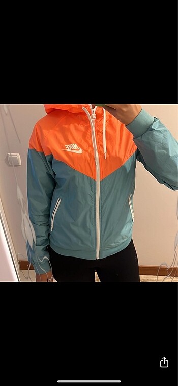 Nike yağmurluk