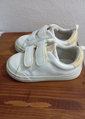 24 Beden Beyaz Erkek Çocuk Spor Ayakkabı Velcro