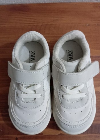 Zara Erkek Çocuk Beyaz Spor Ayakkabı Velcro