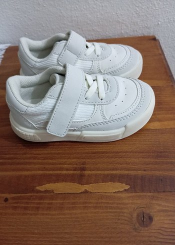 22 Beden Erkek Çocuk Beyaz Spor Ayakkabı Velcro