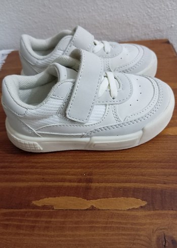 22 Beden beyaz Renk Erkek Çocuk Beyaz Spor Ayakkabı Velcro
