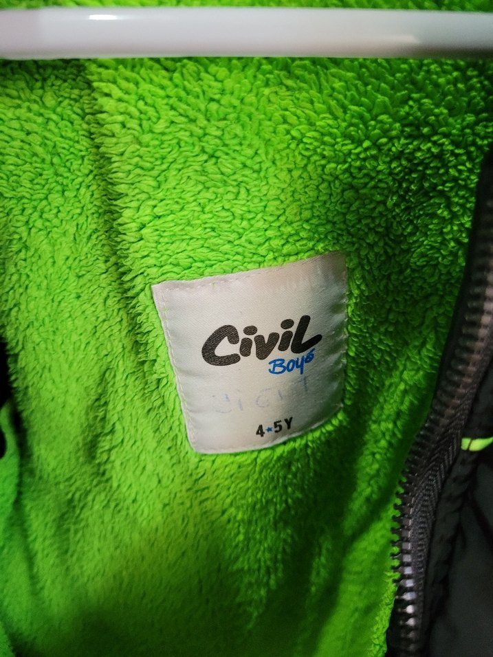 Erkek Çocuk Siyah Kapüşonlu Mont - Görsel 2