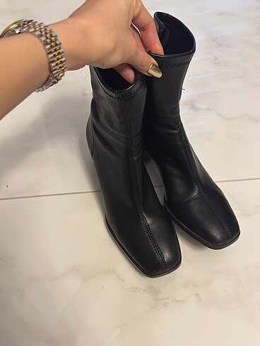 38 Beden siyah Renk Kadın bot Stradivarius