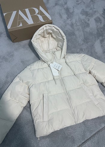 ZARA Beyaz Kapüşonlu Kadın Kışlık Mont - Görsel 2